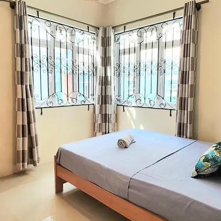 Number 6, Pebble Bay Appartments Pereybere Beach Exterior photo